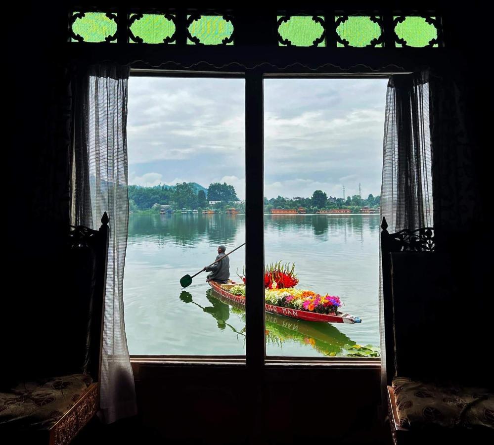 Houseboat Lily Of Nageen Σριναγκάρ Εξωτερικό φωτογραφία