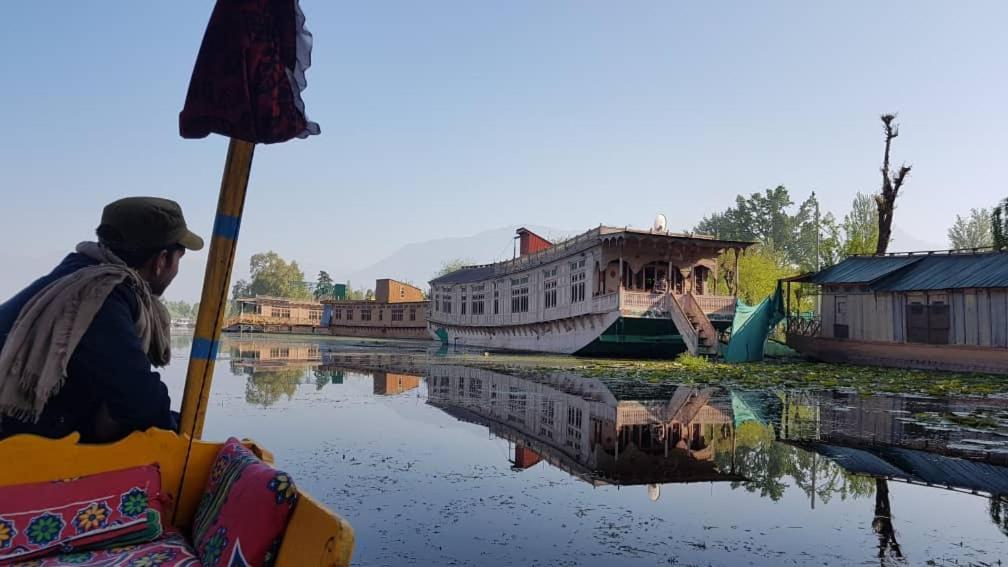 Houseboat Lily Of Nageen Σριναγκάρ Εξωτερικό φωτογραφία
