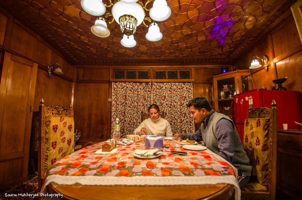 Houseboat Lily Of Nageen Σριναγκάρ Εξωτερικό φωτογραφία