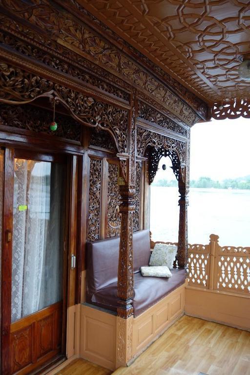Houseboat Lily Of Nageen Σριναγκάρ Εξωτερικό φωτογραφία