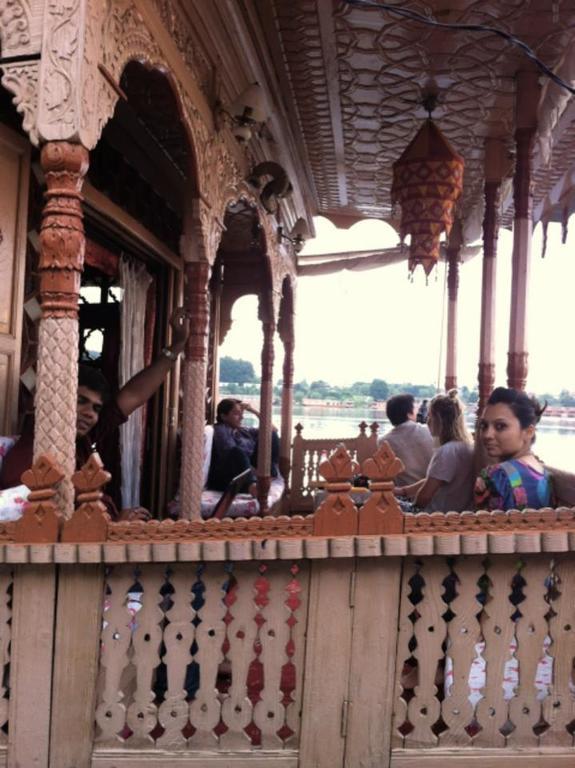 Houseboat Lily Of Nageen Σριναγκάρ Εξωτερικό φωτογραφία