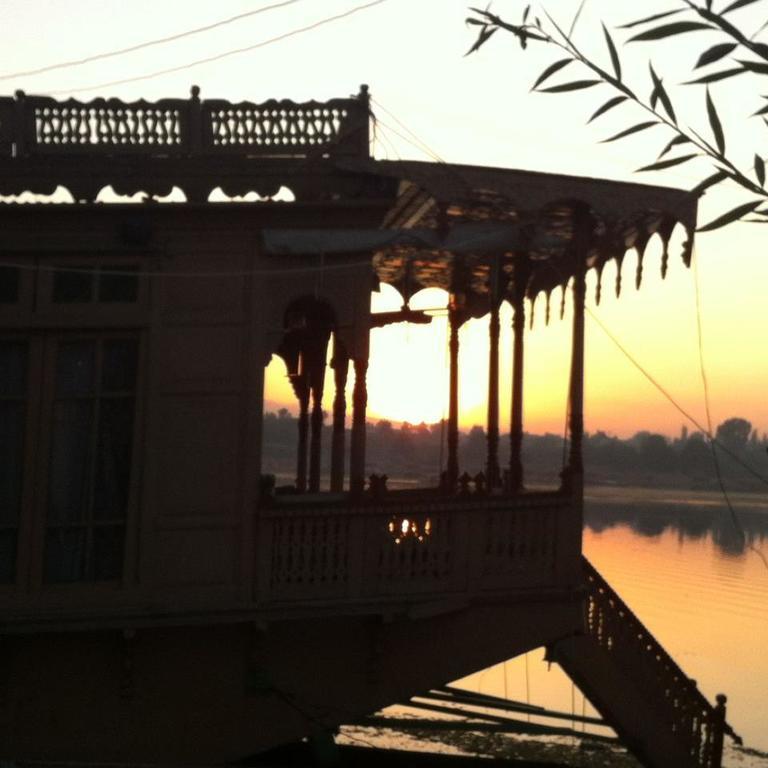 Houseboat Lily Of Nageen Σριναγκάρ Εξωτερικό φωτογραφία
