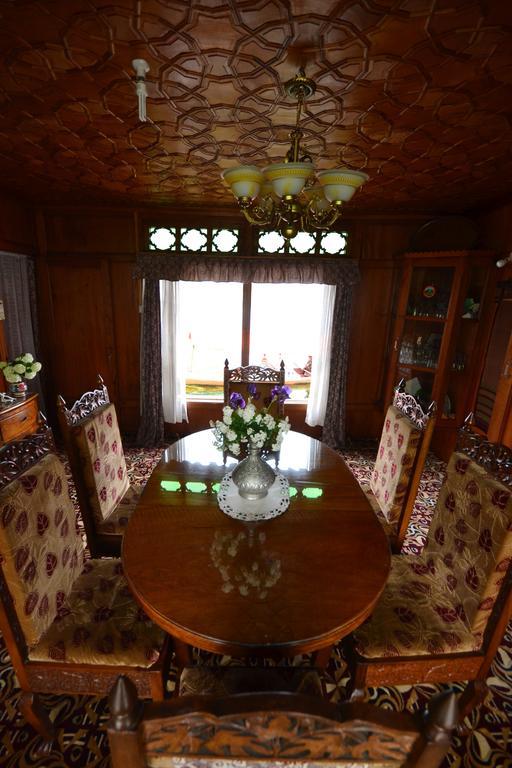 Houseboat Lily Of Nageen Σριναγκάρ Εξωτερικό φωτογραφία